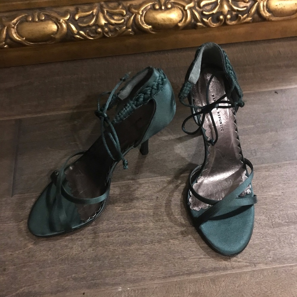 Banana Republic Green Satin Sandals sz6 NWT